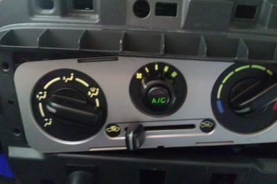 右が電球、左がLED